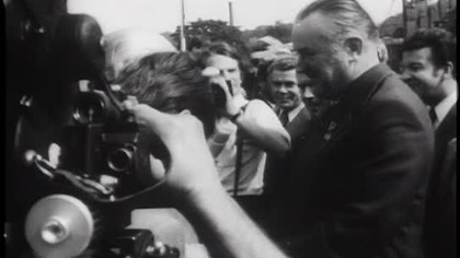 Polska Kronika Filmowa nr 38 z 1990 r.  &ndash; Za dużo rąk, Towar na składzie, Most przyjaźni