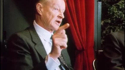 Polska Kronika Filmowa nr 5 z 1993 r. &ndash; Oskar dla... , Śmierć dinozaura, My podatnicy, Człowiek z trąbką