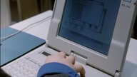 Polska Kronika Filmowa nr 7 z 1993 r.  – Bit określa świadomość, Jak się sprzedać, Makler, Na pokaz