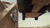 Filmowe wypadki samochod&oacute;w z klif&oacute;w