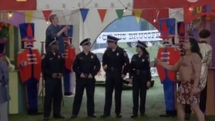 Akademia Policyjna S01E04 Dwaj mężczyźni i dziecko