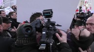Lewaccy prowokatorzy zakł&oacute;cili protest rodzic&oacute;w przeciwko karcie LGBT+| Błyskawiczna r