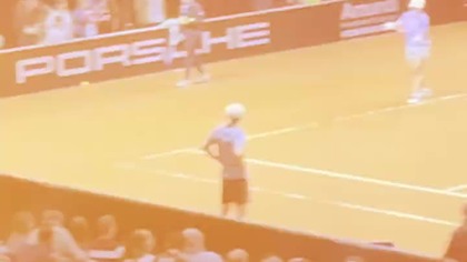 Świątek jeszcze ćwiczyła, gdy Rosjanka weszła na kort 