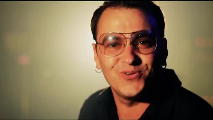 WEEKEND - ONA TAŃCZY DLA MNIE