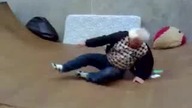 Dziadek na deskorolce