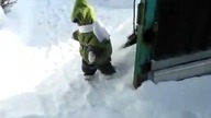 Dziwne dziecko na spacerze