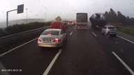 Włochy: Tornado na autostradzie