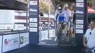 Efektowny start wyścigu kolarskiego