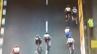 Kraksa na Tour de Pologne.  Groenewegen spycha Jakobsena