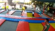 wypadki na trampolinach