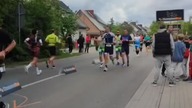 Bieganie i kolarstwo nie jest moją mocną stroną.  Jednak bawię się świetnie.