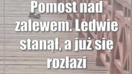 Pomost nad zalewem.  Ledwie stanął, a już się rozłazi