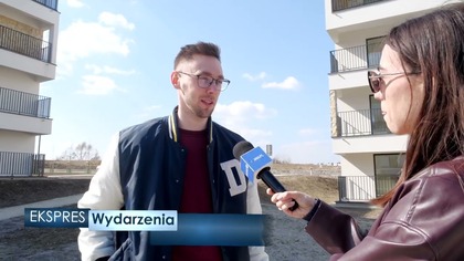 Nowi lokatorzy odbierają klucze na Osiedlu Skałka