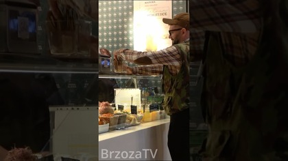 Janusz bierze darmowe przyprawy