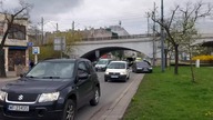 [HORN] Przejazd alarmowy karetki i radiowozu policji przez Warszawę