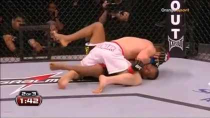 Hallmann poddaje Trinaldo