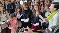 Życie człowieka, pieśń w wykonaniu scholi Aniołki z Markuszowa.