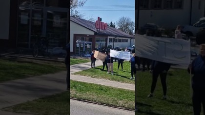 Panie z DINO Żabów STRAJKUJĄ, oby więcej się przyłączyło to może Ich docenią!!!
