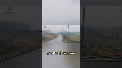 Kierowca ciężarówki traci kontrolę w ułamku sekundy  #niebezpieczeństwo #autostrada
