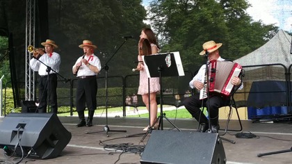 Duet Dziewanna i goście podczas 9.  Festiwalu Produktu Lokalnego w