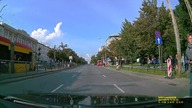 Warszawa: Pieszy idiota wbiega pod koła na czerwonym