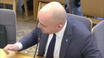 Książka zmyślona przez AI, a dziennikarka nadal w pracy? Skandal!