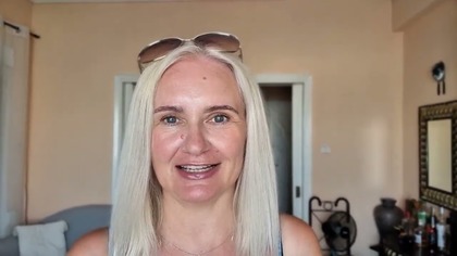  Witaj w moim greckim świecie!
W tym domowym vlogu zabieram Cię do mojego codziennego życia w Grecji. Pokażę Ci moją poranną rutynę, domowe kadry i wybierzemy się razem na laiki  tradycyjne greckie targowisko, gdzie sprawdzimy ceny warzyw i owoców w tym sezonie. 

Jakie są ceny na greckim targu? Zapraszam Cię na spokojny, domowy vlog z Aten! 

 Mieszkam w Grecji od 1998 roku  na kanale Grecki Świat Rity pokazuję codzienność, grecką kulturę i miejsca, które warto odwiedzić!

 Zobacz poprzedni  odcinek  https://youtu.be/Avk0swJ4GKE

 Vlog nagrany: 28.07.2025


 Subskrybuj mój kanał, jeśli chcesz więcej treści o życiu w Grecji, codzienności, rozwoju i radości!
----------------------------------------------------------------------

 WSPARCIE KANAŁU

 Wcześniejszy dostęp do filmów! Dołącz tutaj  https://www.youtube.com/channel/UCBtiEra4Hvw8tfbrwHbNv5Q/join

 Inna forma wsparcia:
 Bank:  PL 80 1050 1517 1000 0097 3766 2248 (w tytule: DAROWIZNA) 
 PayPal: https://www.paypal.com/donate/?hosted_button_idAJYWAE982GLQS 
 Postaw mi kawę: https://buycoffee.to/greckiswiatrity

  Kontakt biznesowy: margarita.batsi@gmail.com

--------------------------------------------------------------------

 ZNAJDŹ MNIE NA:
https://www.instagram.com/greckiswiatrity
https://www.facebook.com/RitaGrecja
https://www.tiktok.com/@greckiswiatrity
https://gr.pinterest.com/greckiswiatrity/

 Moje kreatywne wypieki:
https://www.youtube.com/@KreatywneWypiekiRity
https://www.tiktok.com/@rita.creative
https://www.facebook.com/KreatywneWypiekiRity
 Blog: https://www.ritacreative.pl

--------------------------------------------------------------------

 TWÓRCO!
Szukasz przystępnej cenowo i legalnej biblioteki z muzyką do filmów? Z moim linkiem masz to gwarantowane!
Nawet bez subskrypcji otrzymujesz 3 darmowe utwory miesięcznie.

Zarejestruj się i odkryj wyjątkową muzykę idealną do Twoich produkcji:
 https://share.uppbeat.io/23uzb6s0kh2t 

MUZYKA:
Music from #Uppbeat (free for Creators!)


#grecja #ateny #laiki