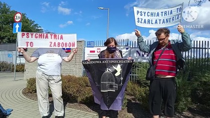 Protest antypsychiatryczny przed szpitalem w ząbkach.
