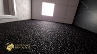 Czarna błyszcząca ściana dekoracyjna 3D w łazience