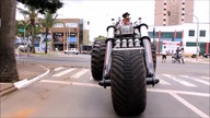Gigantyczny motocykl #2 na ulicach miasta !