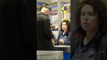 Znajduje pieniądz w chipsach