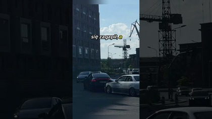  Chwila nieuwagi i dwa auta ucierpiały! #stłuczka #auta #droga #wypadek #lexus #caraccident