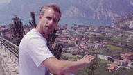 Lot nad zboczem g&oacute;ry oraz lądowanie na wodzie (bez spadochronu)