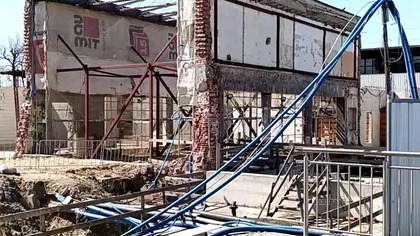 15 groszy obniżki na ropie! Sarmata ze zburzonego dworca PKP w Koszalinie pozdrawia! Ceny paliw w PL