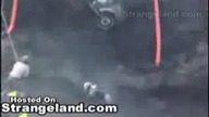 Wjazd motorem pod stromą górę