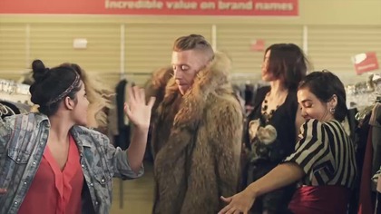 Macklemore & Ryan Lewis feat.  Wanz - Thrift Shop (Official Video)