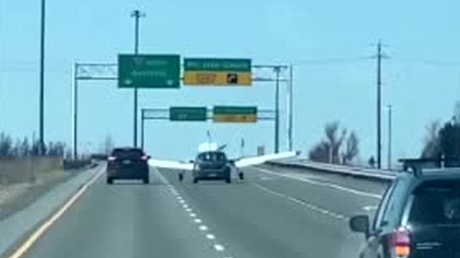 Awaryjne lądowanie na autostradzie