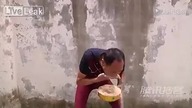 Sztuczka z rozpalaniem ognia przez mistrza Kung Fu