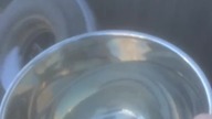 Polewanie ciepłą wodą szyby to zły pomysł