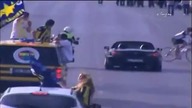 Hombre se burla de la policia con su auto deportivo