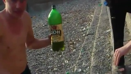 Zjadł meduze za 17 dolarów