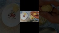 Zostały Ci ziemniaki z obiadu ? Zrób z nich drugi obiad .  Smaczne placki z sosem grzybowym .