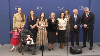 Szanowni Państwo, YouTube nieustannie cenzuruje nasze treści i obcina nam nawet 90% zasięgów, co pozbawia nas możliwości utrzymania naszej działalności. Wobec tego bardzo prosimy o Państwa wsparcie. Jeśli chcą Państwo wspomóc naszą misję walki z systemem, można to zrobić pod poniższymi linkami, LUB UDOSTĘPNIAJĄC po prostu ten materiał!
 https://wolnosc.tv/wsparcie/
 Patronite: https://patronite.pl/wolnosctv
 Wirtualna kawa: https://buycoffee.to/wolnosctv

  Kliknij DZWONEK  i SUBSKRYBUJ kanał, aby być na bieżąco!
https://youtube.com/channel/UCbrkcWVRq0BP75PccSYv-qA?sub_confirmation1
 Więcej na portalu https://wolnosc.tv
 Znajdź nas również na FB:  https://www.facebook.com/WolnosciNiepodlegloscTV
 Oraz Twitterze: https://twitter.com/WolnoscTV
 Wirtualna kawa: https://buycoffee.to/wolnosctv

#konfederacja #braun