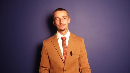 Chcieli mnie zniszczyć po ujawnieniu naruszeń prawa w Wojsku Polskim.  Wygrałem w Sądzie Najwyższym.  (720p 30fps AV1-48kbit AAC-polski)