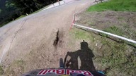 Efektowny zjazd podczas zawodów MTB