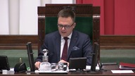 Posłowie PiS zakłócają obrady Sejmu.  Poseł Adamczyk stał przy mównicy podczas głosowania