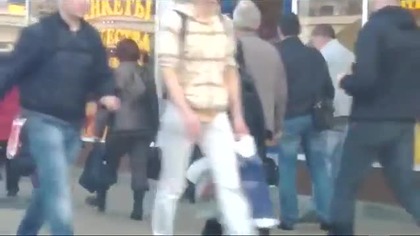 Naćpany debil na ulicy +18