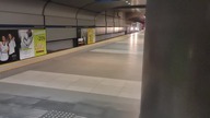 2022-05-03 metro i tramwaje o poranku (po 6) w Narodowe Święto Trzeciego Maja...  (patrzaj opis)