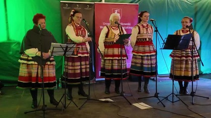 Ludowa pastorałka Cztery lata zawszem pasał w wykonaniu zespołu Jarzębina z Kocudzy.