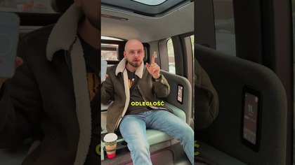 TA TAKSÓWKA NIE MA KIEROWCY 